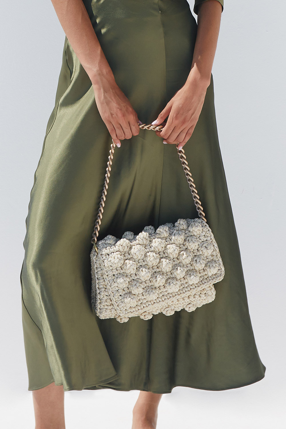 101 / Clutch with bubbles off-white with gold