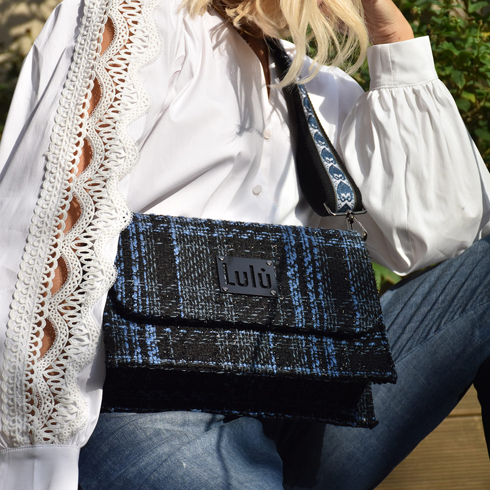 LKM/21 MESSENGER WOVEN BAG IN BLACK & BLUE  COLOR